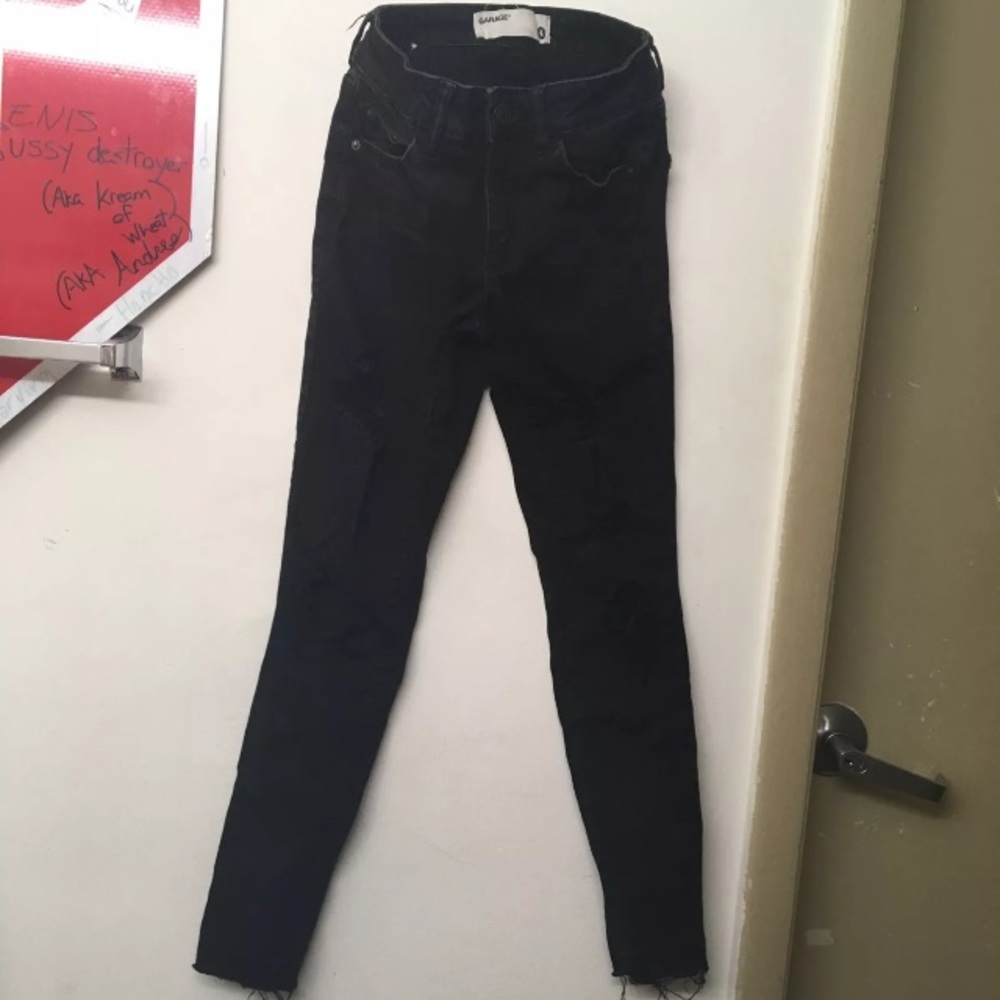 BLACK RIPPED JEGGINGS